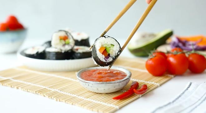 Cauliflower Sushi with Thai Chili Sauce 